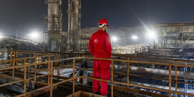A worker stands on a platform at the Fajr-e Jam gas refinery in Iran's southern province of Bushehr, February 2026