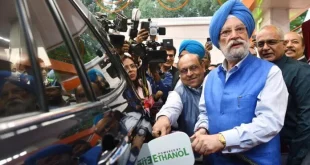 Union Minister for Petroleum and Natural Gas Hardeep Singh Puri fills E85 fuel in a car during the during the launch on 5 June, World Environment Day at an Indian Oil fuel station on Pusa Road in New Delhi | ANI