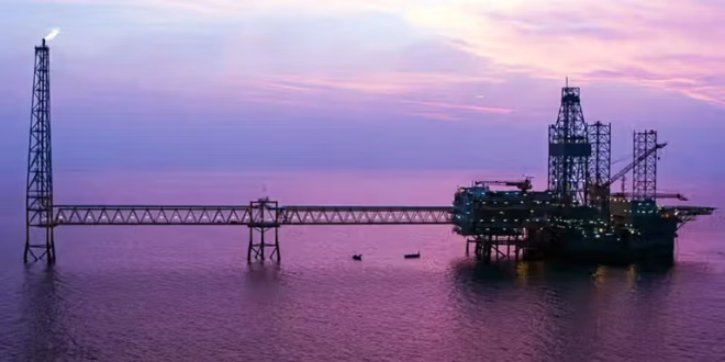 File Photo: An offshore rig on Iran's South Pars gas field in the Persian Gulf